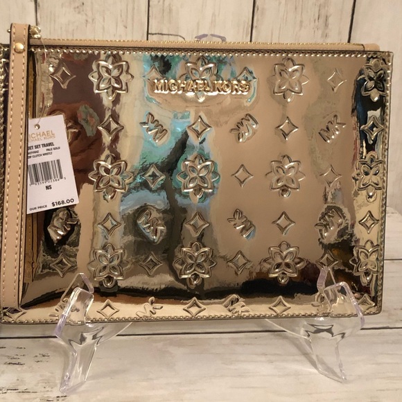 MICHAEL Michael Kors Handbags - 🌸 Michael Kors XL Zip Clutch Wristlet